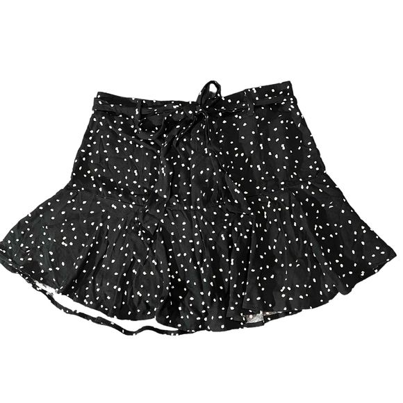 URBAN Romantics Dresses & Skirts - NWT Urban Romantics Black/White Polka Dots Tie-Waist Ruffled Skirt Size Large